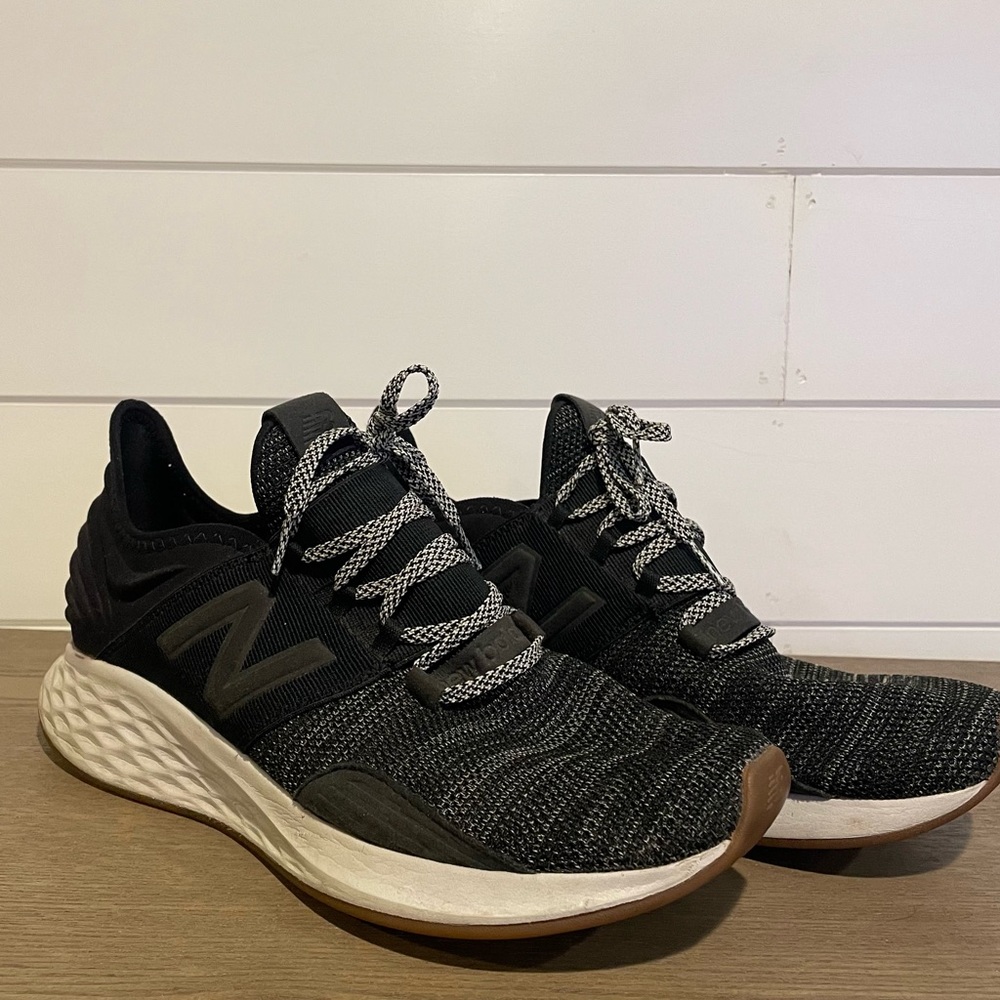 NEW BALANCE MENS BLACK SNEAKERS
